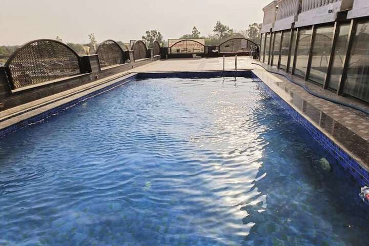 Pool 23 of 44