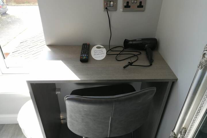 Room 6 of 15