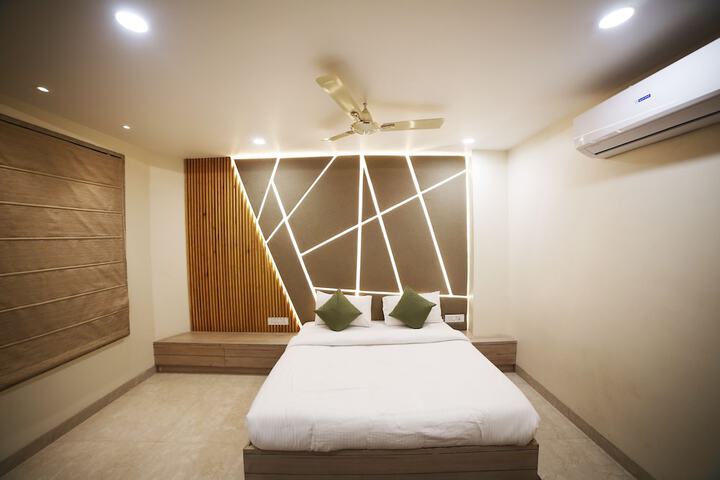 Room 7 of 27