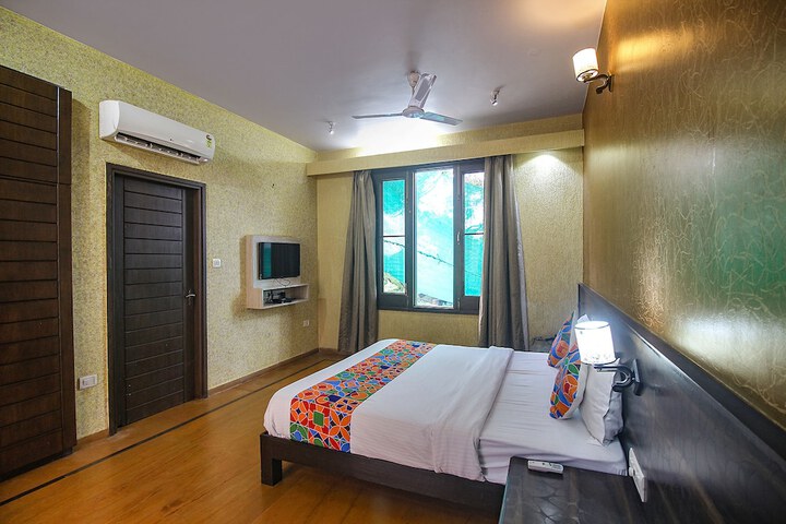 Room 6 of 32