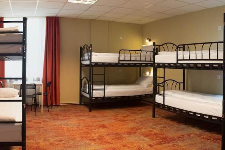 Room 8 of 40