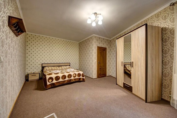Room 18 of 48