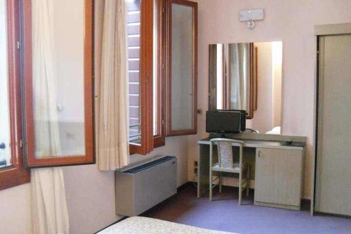 Room 3 of 14
