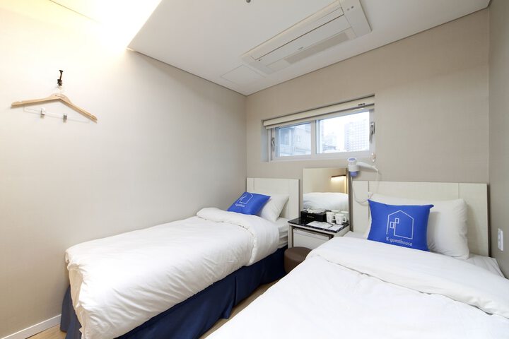 Room 13 of 108