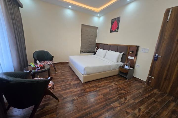 Room 18 of 90
