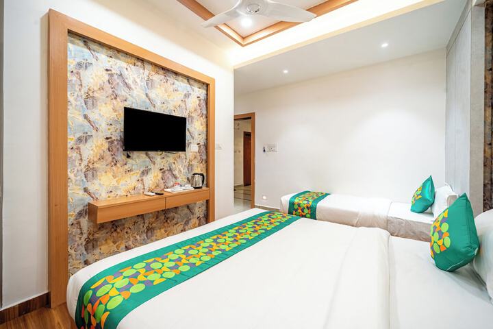 Room 17 of 38