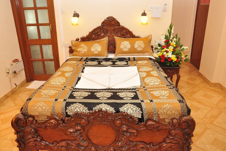 Room 2 of 33