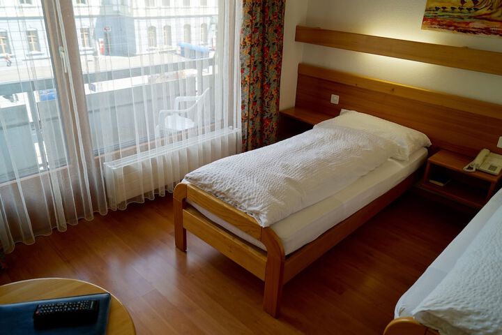 Room 11 of 36
