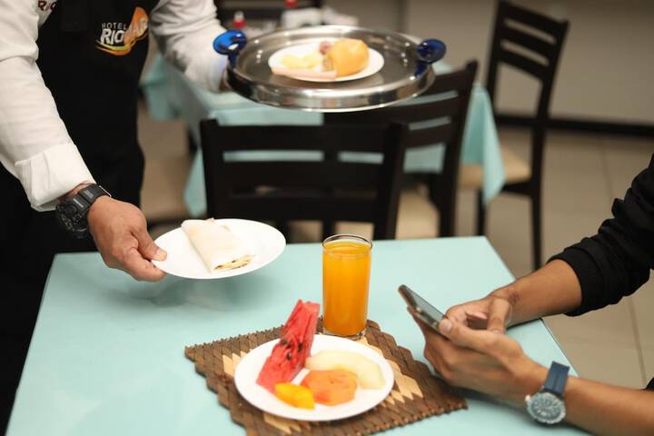 Dining 53 of 64