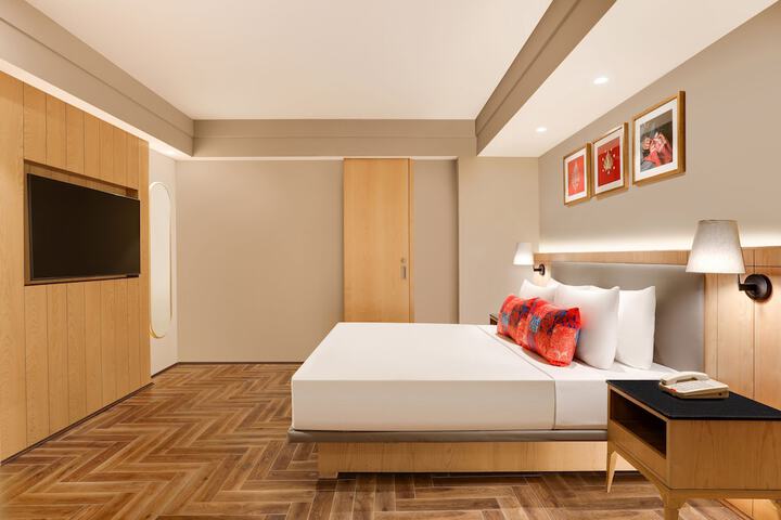 Room 8 of 40