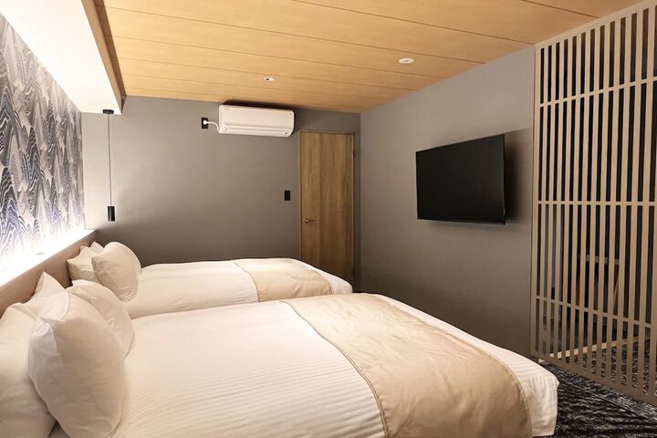 Room 11 of 74