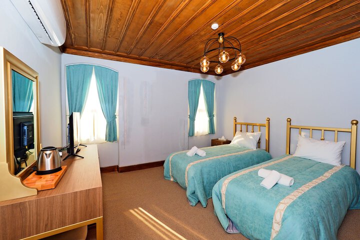 Room 2 of 18