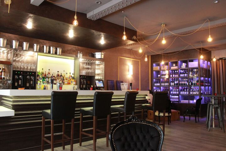 Lounge 66 of 74