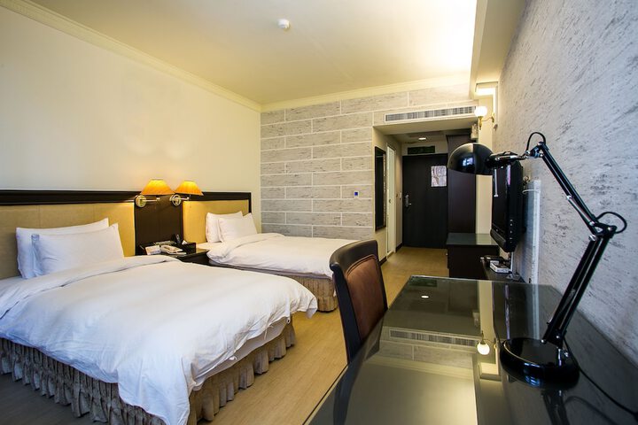 Room 6 of 24