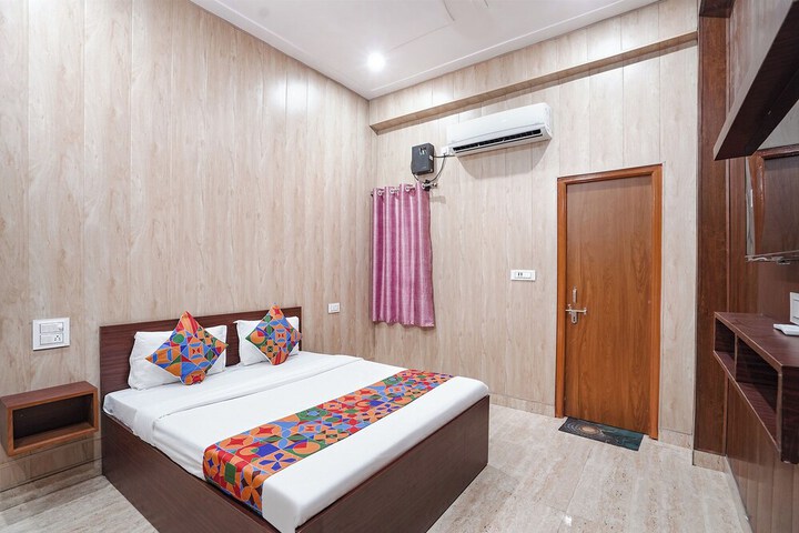 Room 14 of 28