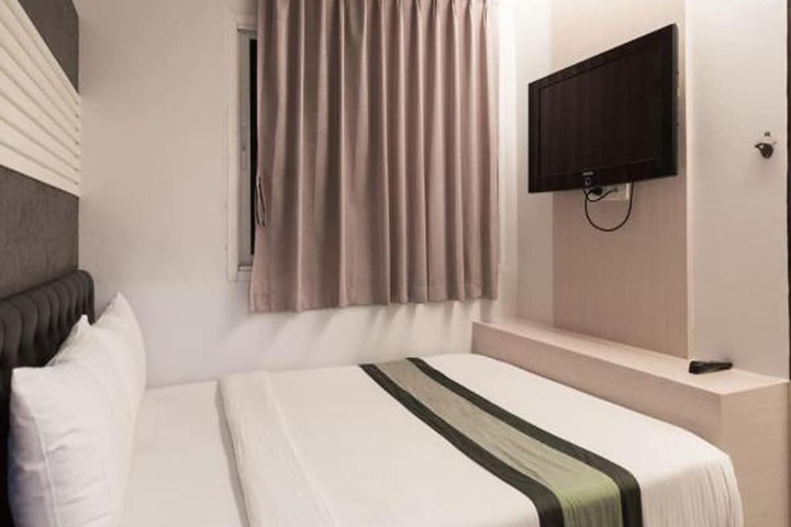 Room 19 of 37