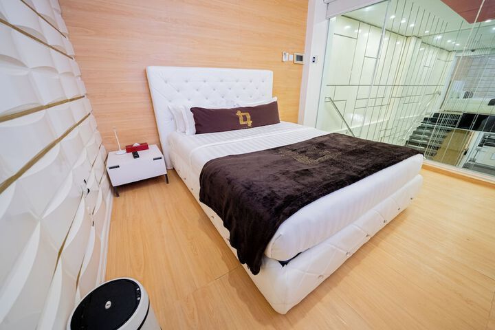 Room 12 of 72