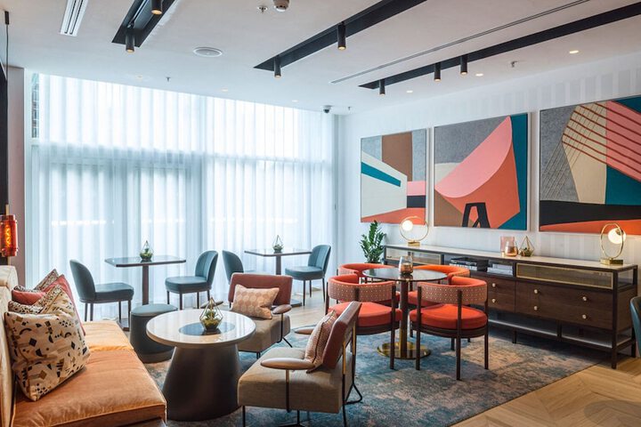 Lounge 88 of 103