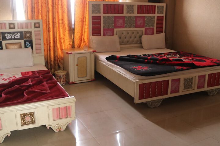 Room 2 of 10