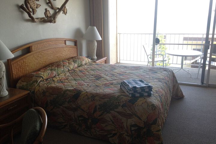 Room 22 of 484