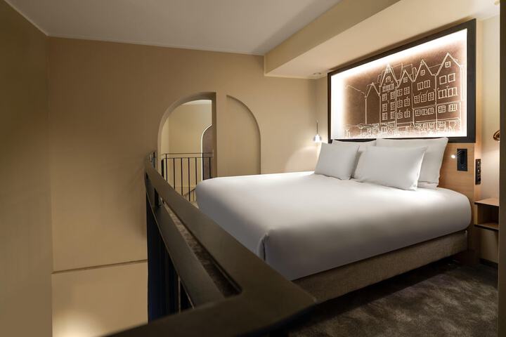 Room 43 of 121
