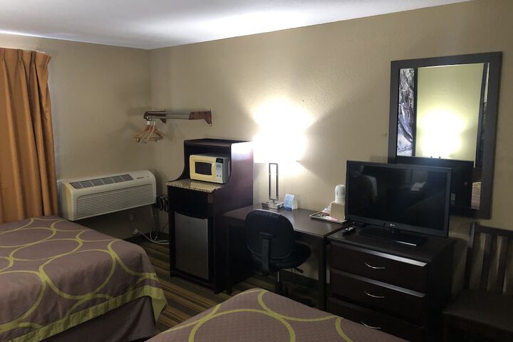 Room 8 of 27