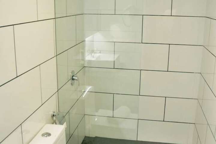Room 10 of 32