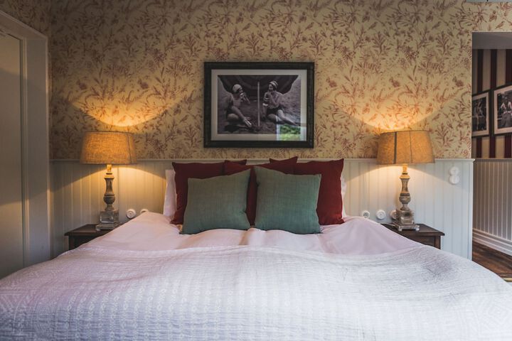 Room 2 of 73