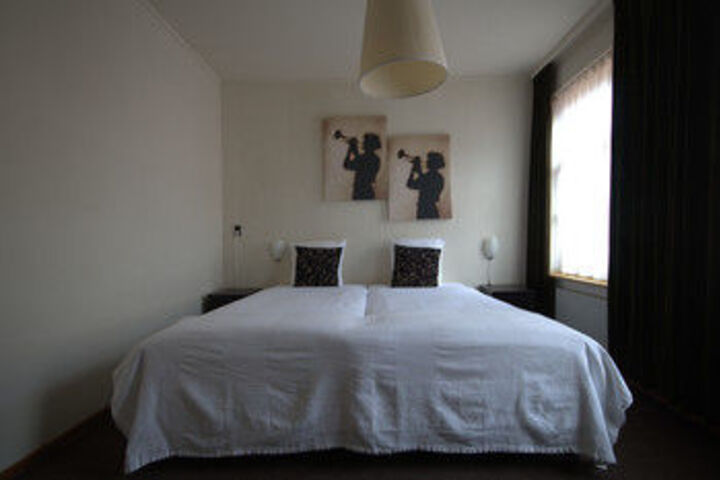 Room 9 of 48