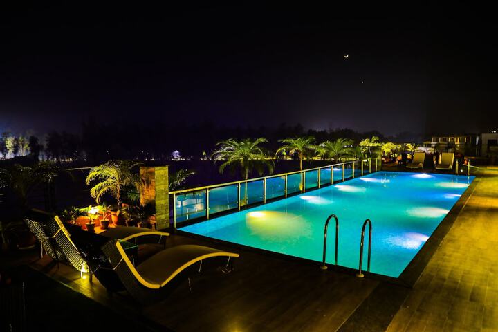 Pool 15 of 25