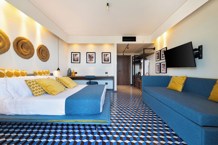 Room 18 of 155