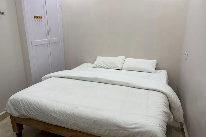 Room 4 of 8