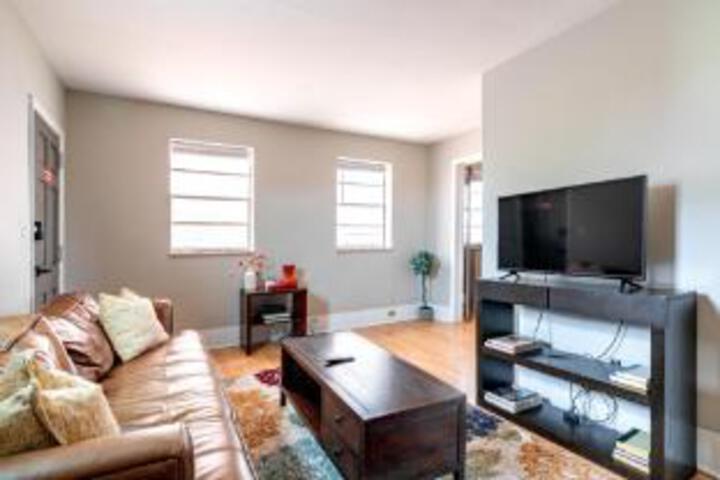 Photo of Convention - Private Parking - Pets - Short North