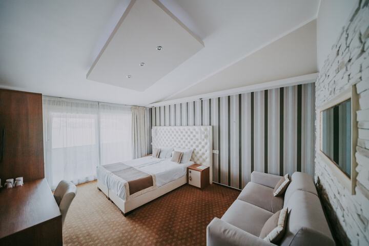 Room 42 of 51