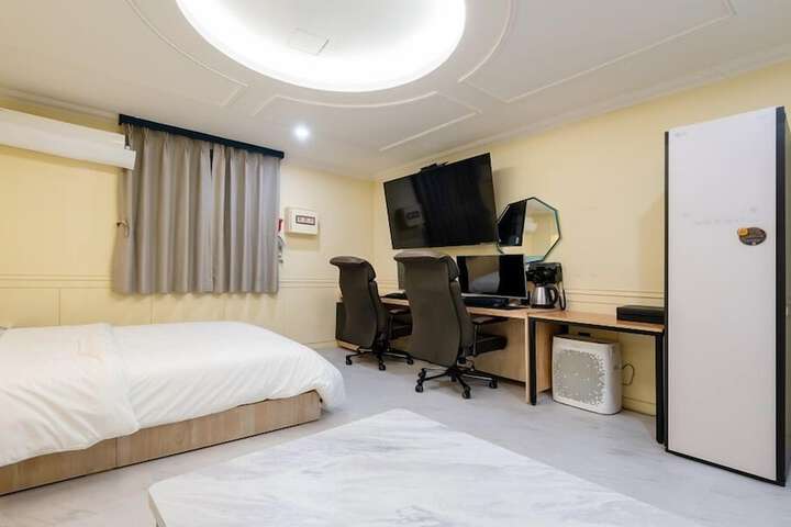 Hotel With You