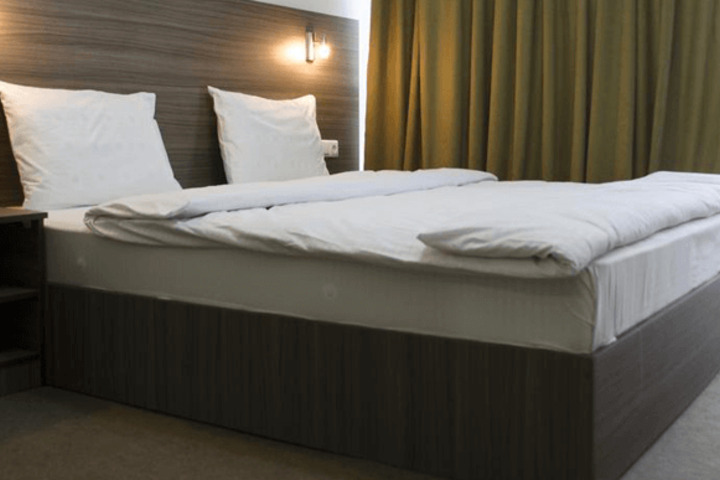 Room 4 of 7