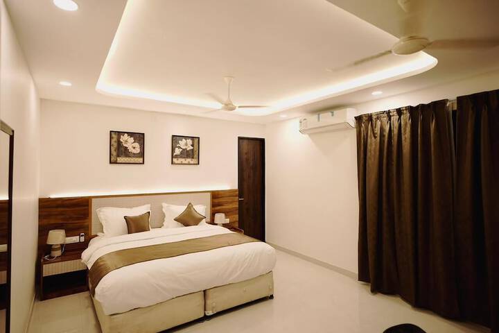 Room 3 of 10