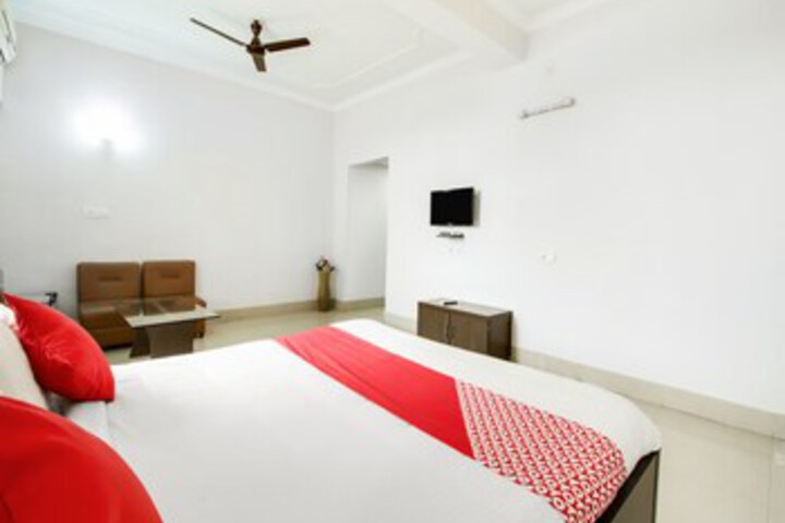 Room 25 of 28