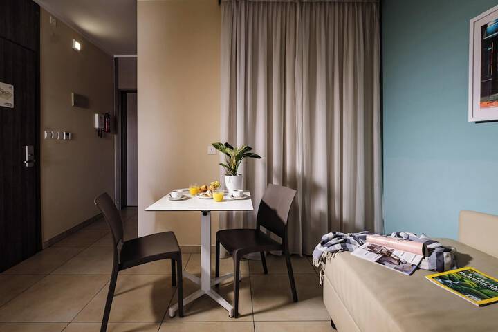 Room 5 of 32