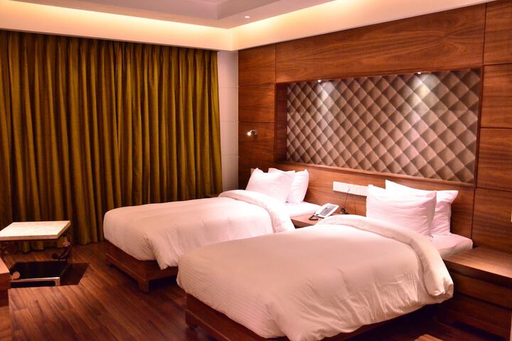 Room 6 of 19