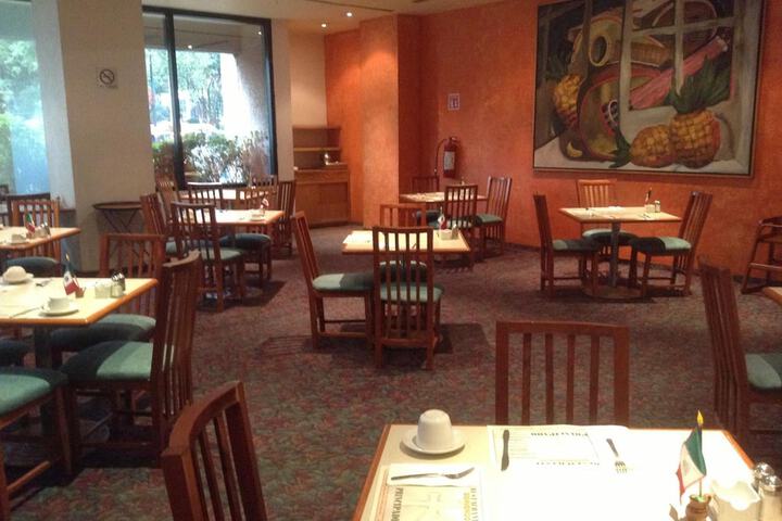Dining 45 of 58