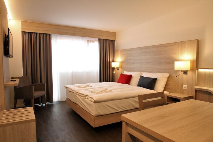 Room 4 of 53