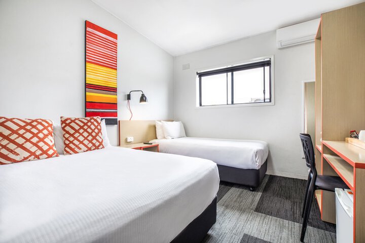 Room 17 of 38