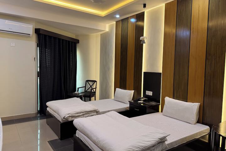 Room 6 of 15