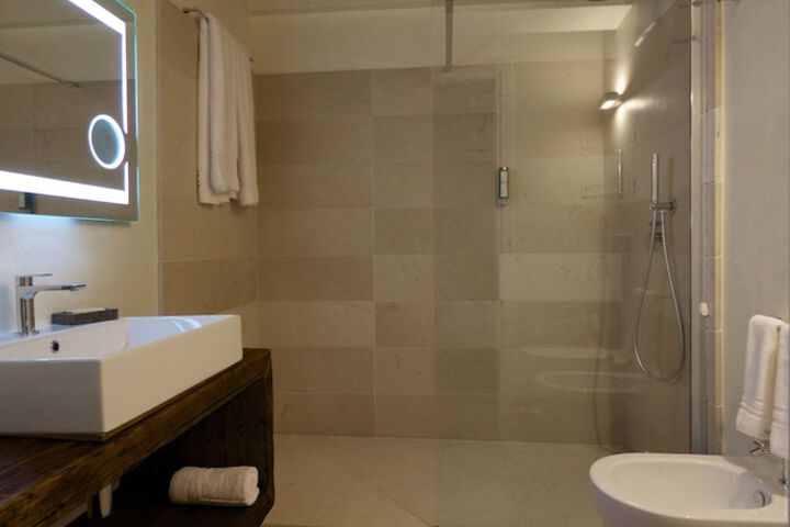 Room 32 of 67