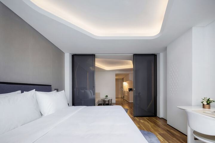 Room 7 of 36