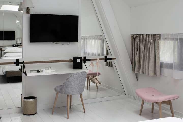 Room 28 of 76