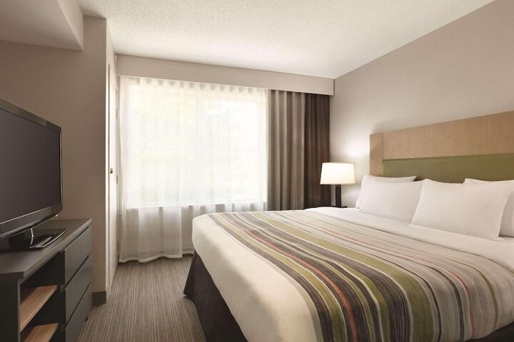 1 King Bed (14 of 14)