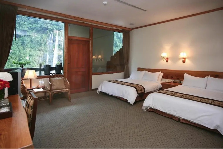 Room 3 of 25