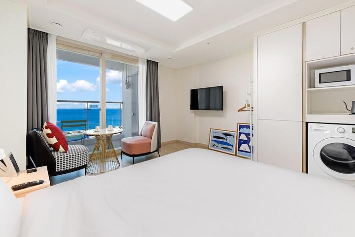 Room 52 of 640